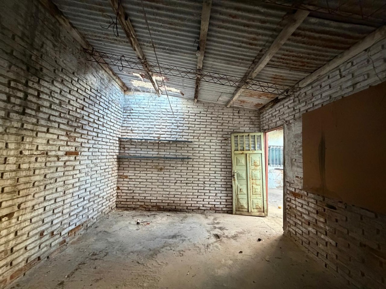 CASA A PASITOS DE IMPORTANTE AVDA ! EXCELENTE UBICACION ! ATENCION INVERSIONISTAS ! OPORTUNIDAD DE PRIMERA VIVIENDA !