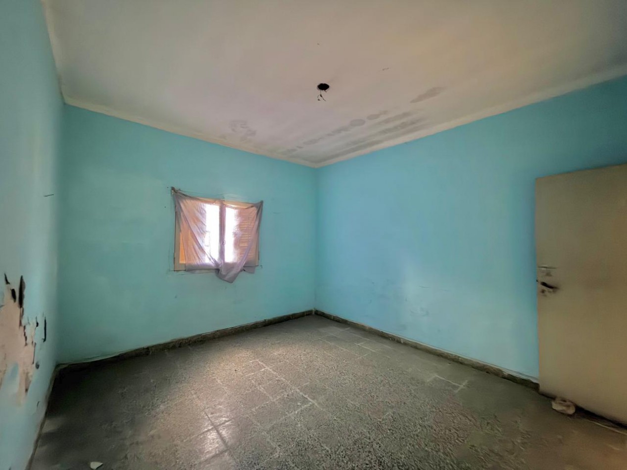 CASA A PASITOS DE IMPORTANTE AVDA ! EXCELENTE UBICACION ! ATENCION INVERSIONISTAS ! OPORTUNIDAD DE PRIMERA VIVIENDA !
