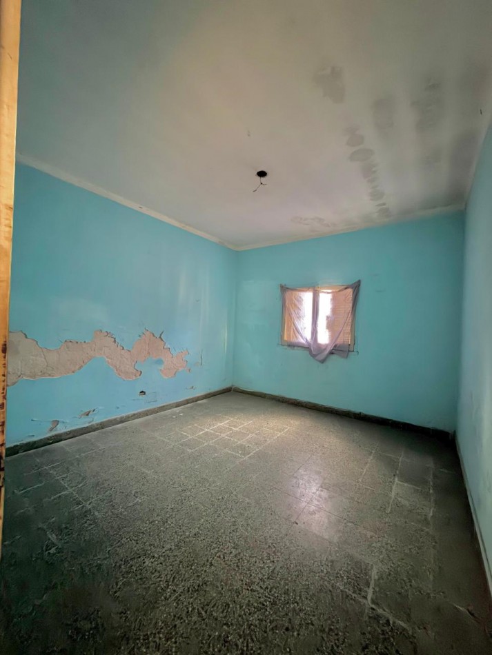 CASA A PASITOS DE IMPORTANTE AVDA ! EXCELENTE UBICACION ! ATENCION INVERSIONISTAS ! OPORTUNIDAD DE PRIMERA VIVIENDA !