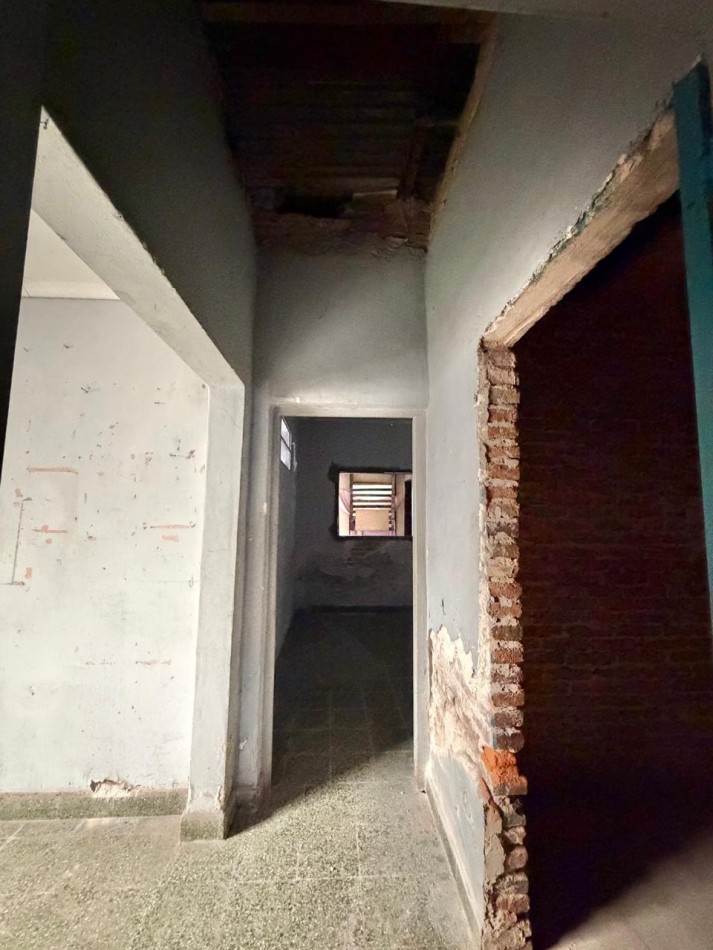 CASA A PASITOS DE IMPORTANTE AVDA ! EXCELENTE UBICACION ! ATENCION INVERSIONISTAS ! OPORTUNIDAD DE PRIMERA VIVIENDA !