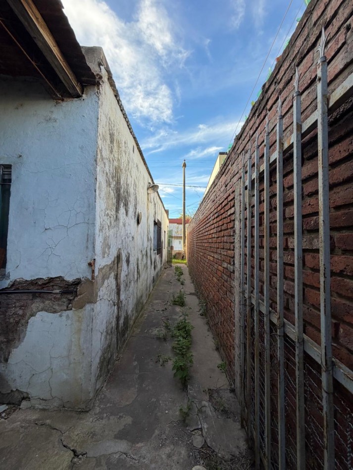 CASA A PASITOS DE IMPORTANTE AVDA ! EXCELENTE UBICACION ! ATENCION INVERSIONISTAS ! OPORTUNIDAD DE PRIMERA VIVIENDA !