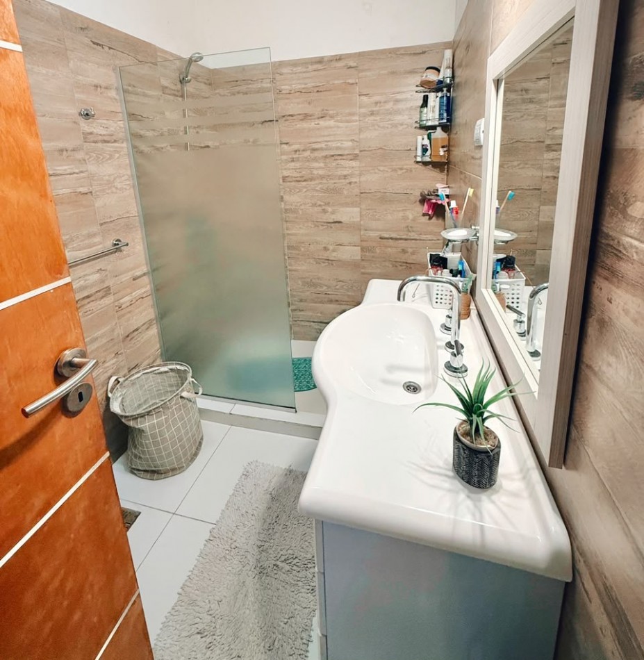 CASA CON PISCINA/ GUADALUPE OESTE