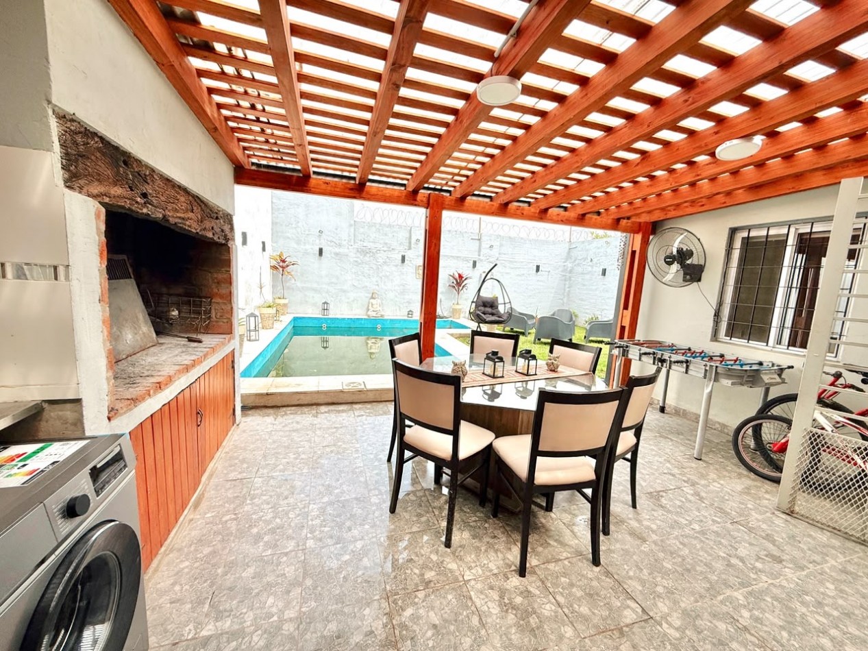 CASA CON PISCINA/ GUADALUPE OESTE