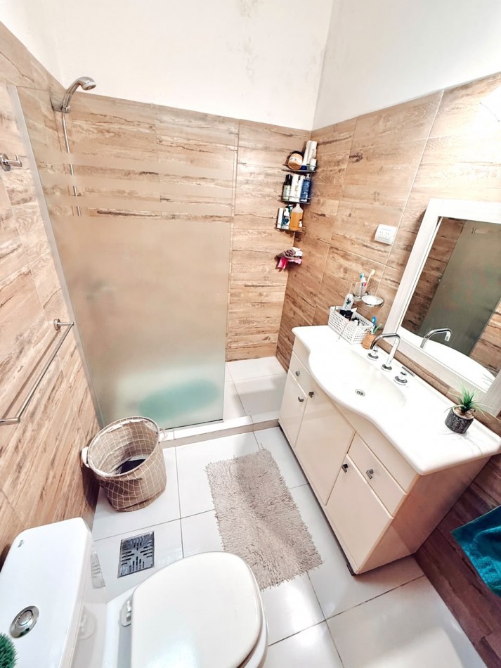 CASA CON PISCINA/ GUADALUPE OESTE