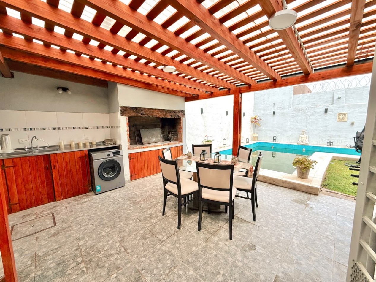 CASA CON PISCINA/ GUADALUPE OESTE