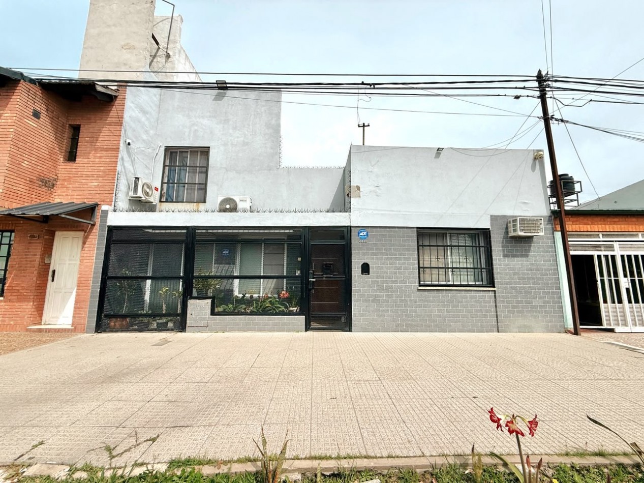 CASA CON PISCINA/ GUADALUPE OESTE