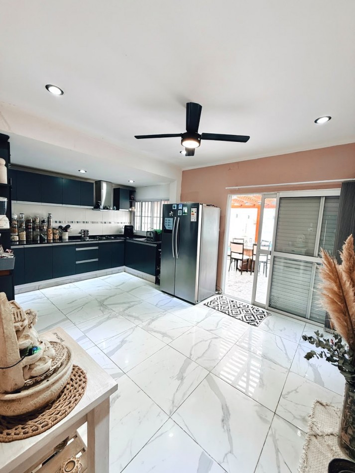 CASA CON PISCINA/ GUADALUPE OESTE