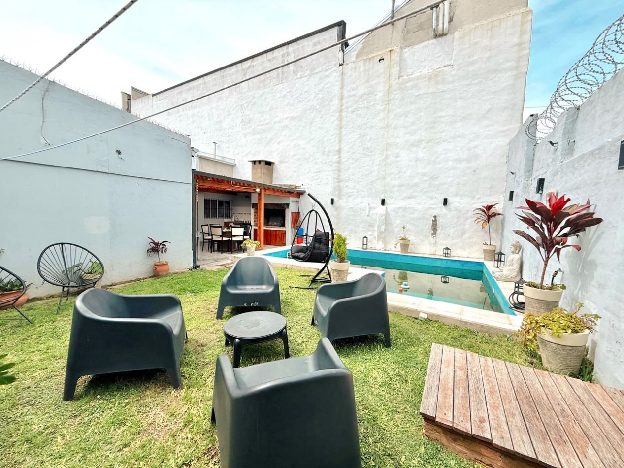 CASA CON PISCINA/ GUADALUPE OESTE