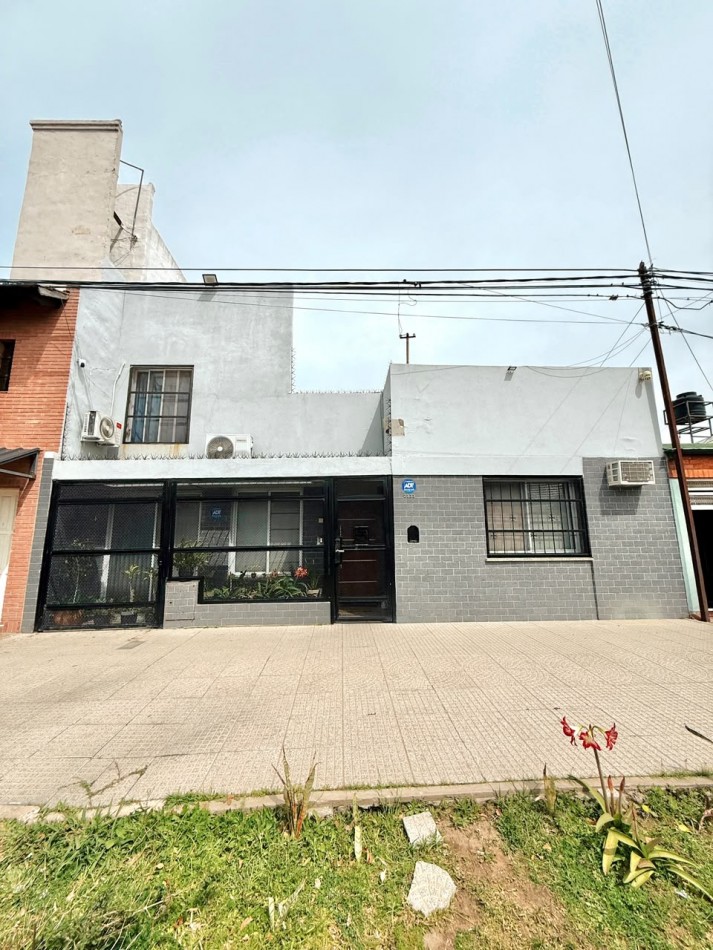 CASA CON PISCINA/ GUADALUPE OESTE