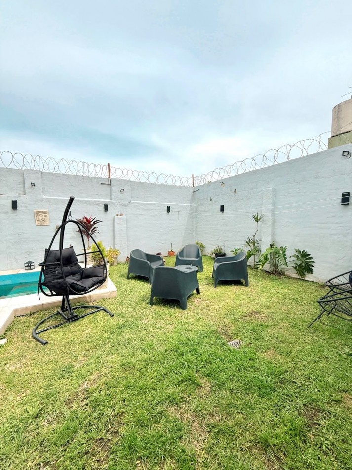 CASA CON PISCINA/ GUADALUPE OESTE