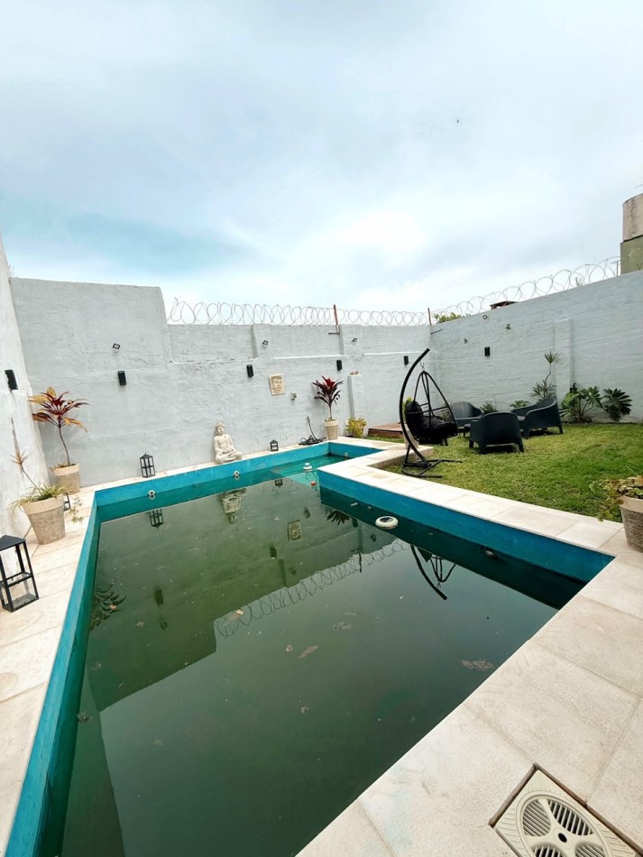 CASA CON PISCINA/ GUADALUPE OESTE