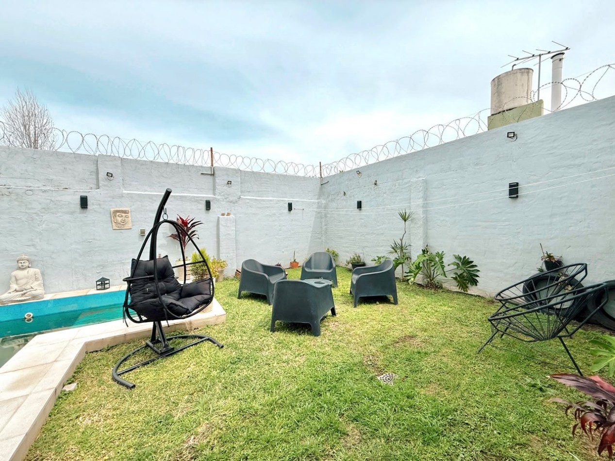 CASA CON PISCINA/ GUADALUPE OESTE