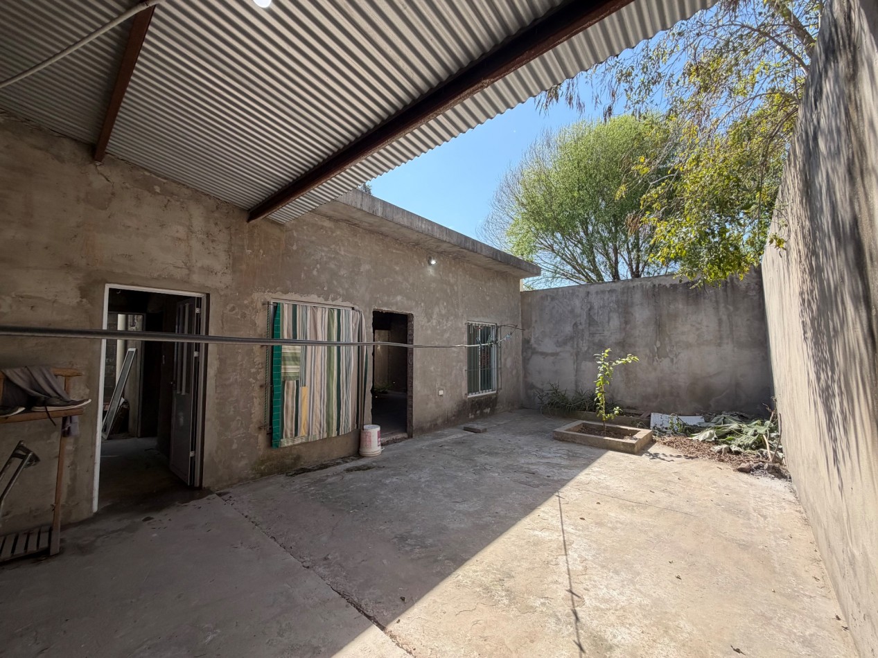Casa con doble patio y asador !