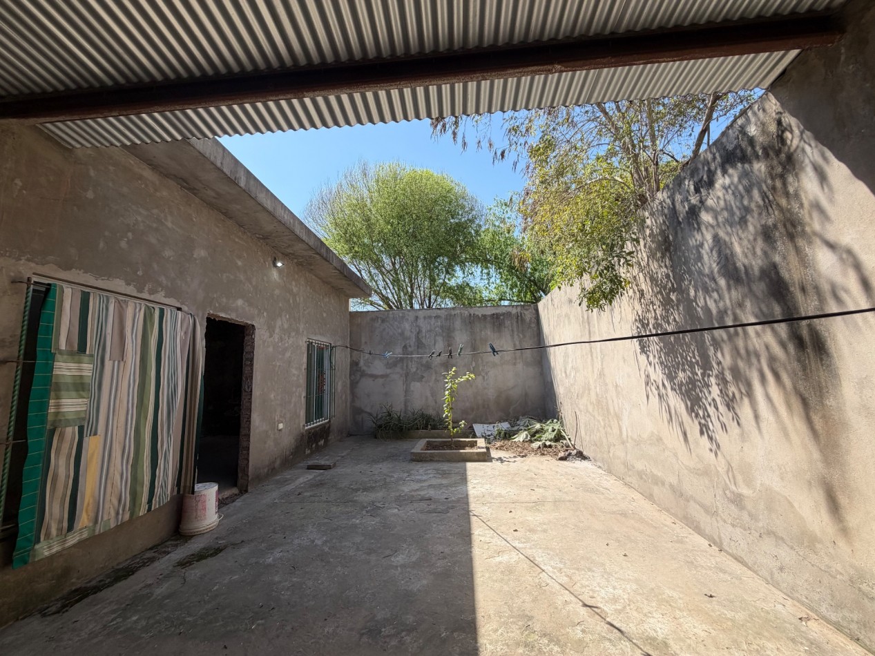 Casa con doble patio y asador !
