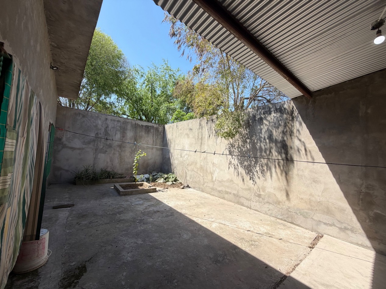 Casa con doble patio y asador !
