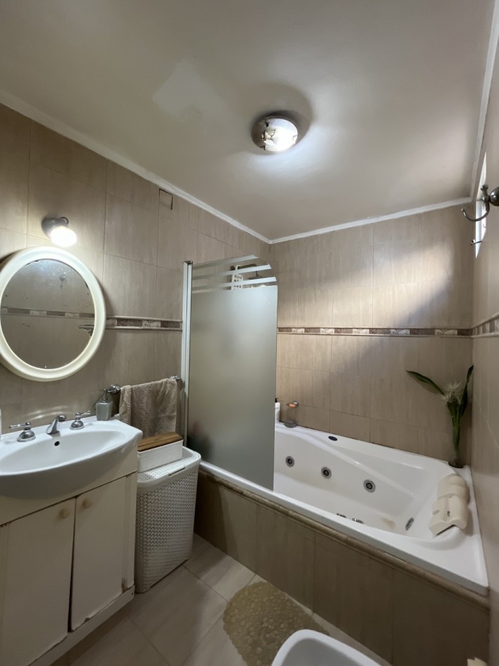 CASA IMPECABLE CON PISCINA Y DE GRAN TAMAÑO ! OPORTUNIDAD ! 