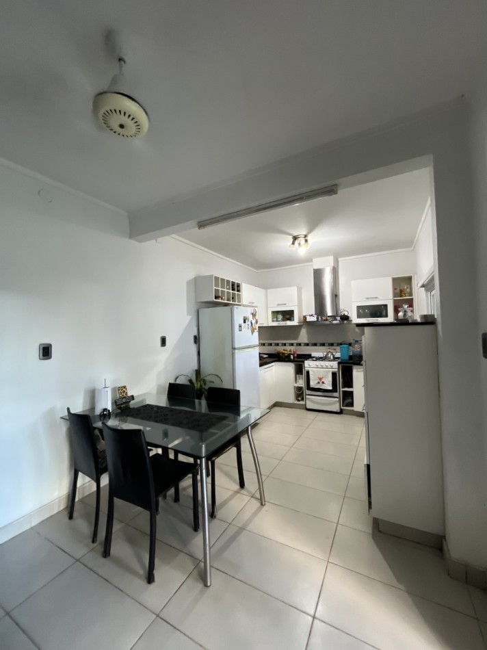 CASA IMPECABLE CON PISCINA Y DE GRAN TAMAÑO ! OPORTUNIDAD ! 