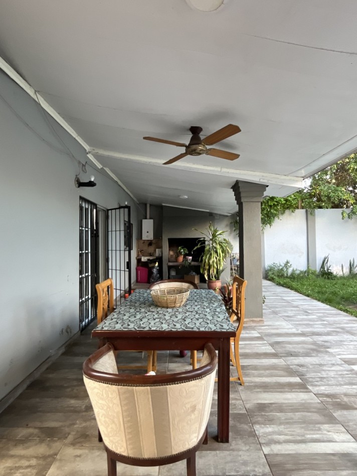 CASA IMPECABLE CON PISCINA Y DE GRAN TAMAÑO ! OPORTUNIDAD ! 