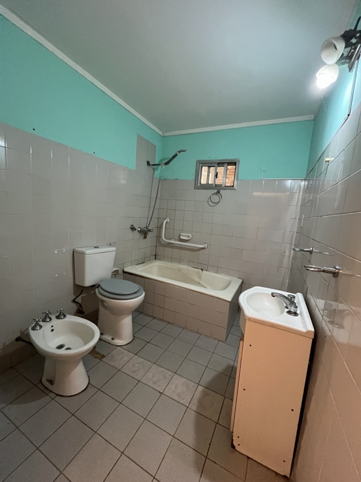 CASA CON PATIO VERDE! OPORTUNIDAD!