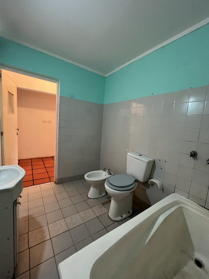 CASA CON PATIO VERDE! OPORTUNIDAD!