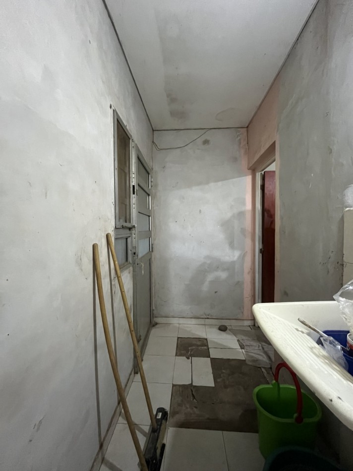 CASA CON GRAN PATIO VERDE ! IMPERDIBLE