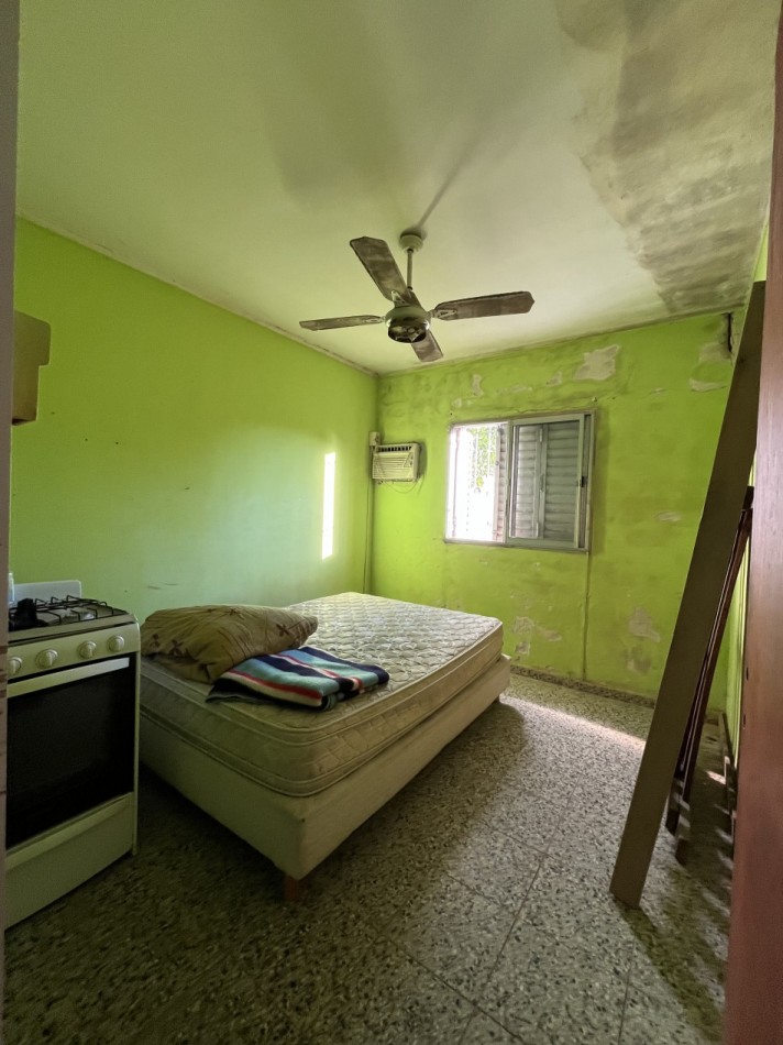 CASA CON GRAN PATIO VERDE ! IMPERDIBLE