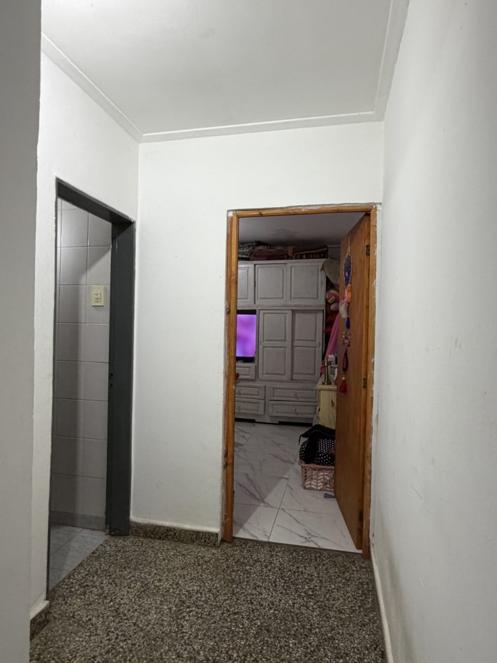 CASA CON COCHERA SOBRE CALLE PRINCIPAL 