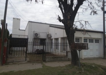 Frutos 2764 Casa 2 dorm/cochera y patio verde, se vende en Barrio Villa Lujan, Santo Tome.