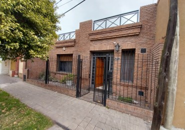 CASA + SALON COMERCIAL + DEPOSITO CON OFICINA Y COCHERA 5 VEHICULOS