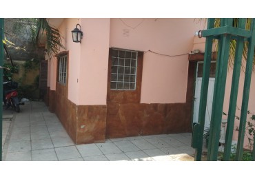 VENTA. CASA INTERNA DE DOS DORMITORIOS EN SANTA FE