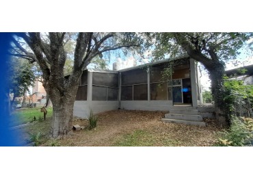 CASA CON BAJADA AL RIO, PARAJE EL LAUREL- SALADERO CABAL
