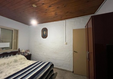 CASA + MONOAMBIENTE A LA VUELTA DE LAS 5 ESQUINAS UBICACION PRIVILEGIADA! OPORTUNIDAD UNICA!