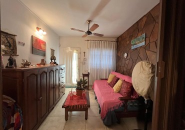 CASA + MONOAMBIENTE AMBOS EN IMPECABLE CONDICIONES !! OPORTUNIDAD DE INVERSION O PRIMERA VIVIENDA !!