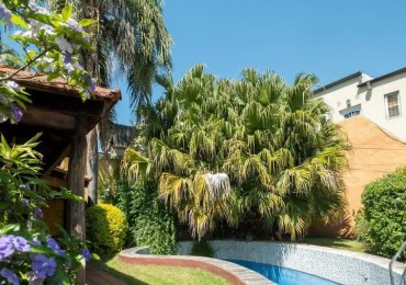 SE VENDE PROPIEDAD EN 4 DE ENERO 1800. EXCELENTE UBICACION.