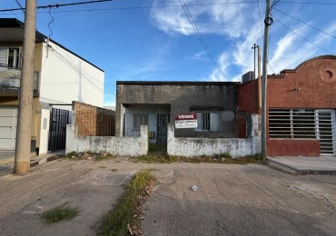 CASA A PASITOS DE IMPORTANTE AVDA ! EXCELENTE UBICACION ! ATENCION INVERSIONISTAS ! OPORTUNIDAD DE PRIMERA VIVIENDA !